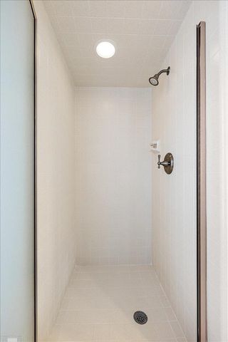 4 Elmsleigh Lane, Grosse Pointe, MI 48230