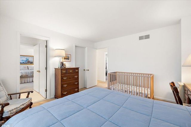 4 Elmsleigh Lane, Grosse Pointe, MI 48230