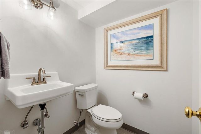 4 Elmsleigh Lane, Grosse Pointe, MI 48230