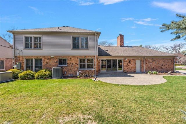 4 Elmsleigh Lane, Grosse Pointe, MI 48230
