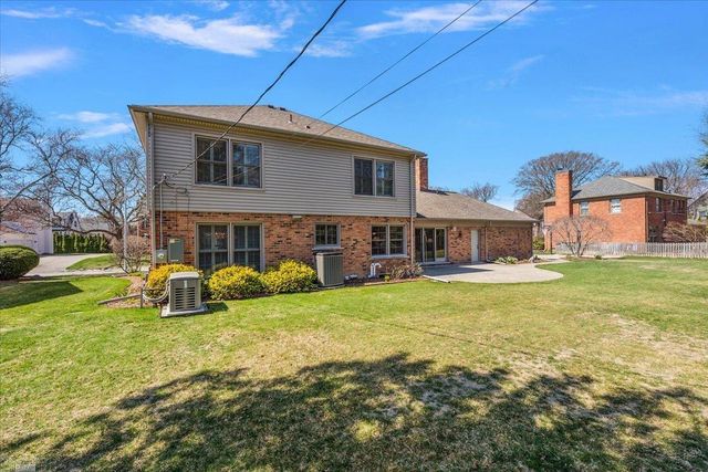 4 Elmsleigh Lane, Grosse Pointe, MI 48230