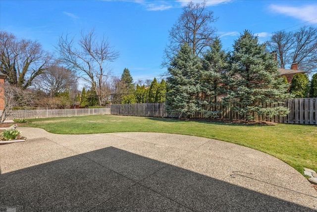 4 Elmsleigh Lane, Grosse Pointe, MI 48230