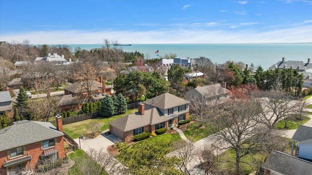 4 Elmsleigh Lane, Grosse Pointe, MI 48230