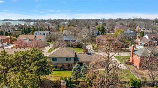 4 Elmsleigh Lane, Grosse Pointe, MI 48230