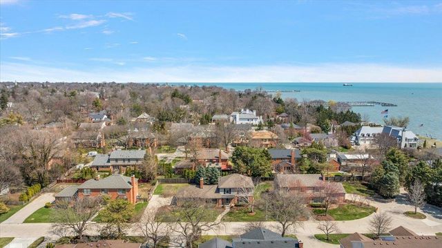 4 Elmsleigh Lane, Grosse Pointe, MI 48230