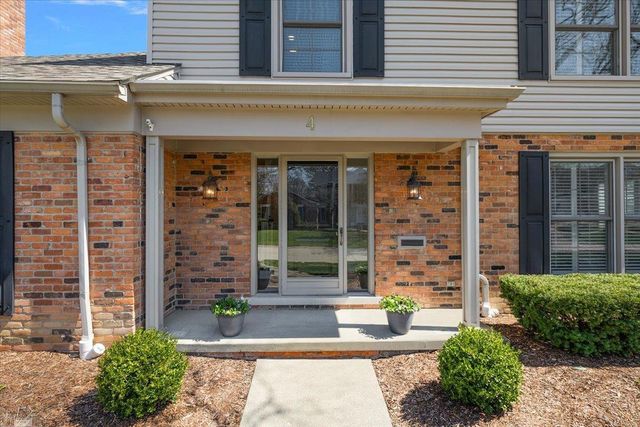 4 Elmsleigh Lane, Grosse Pointe, MI 48230