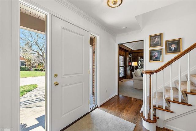 4 Elmsleigh Lane, Grosse Pointe, MI 48230
