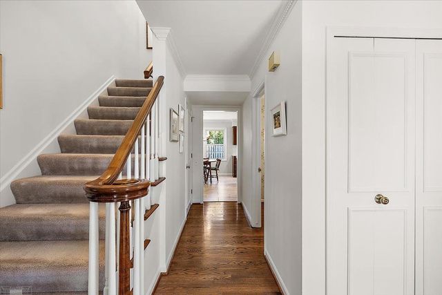 4 Elmsleigh Lane, Grosse Pointe, MI 48230