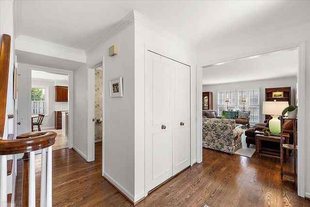 4 Elmsleigh Lane, Grosse Pointe, MI 48230
