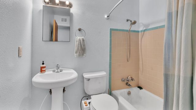 1029 Lynch Court NW, Albuquerque, NM 87104