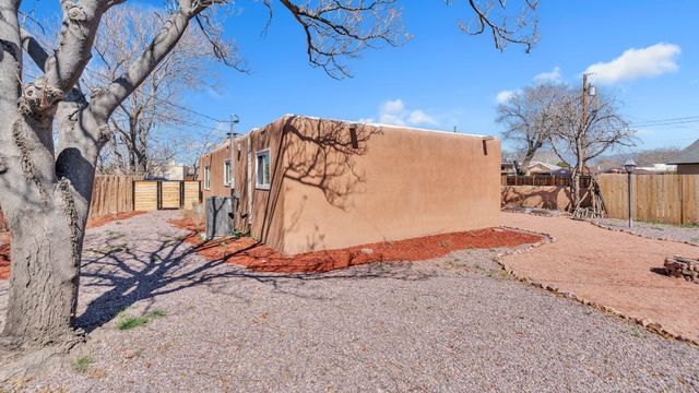 1029 Lynch Court NW, Albuquerque, NM 87104