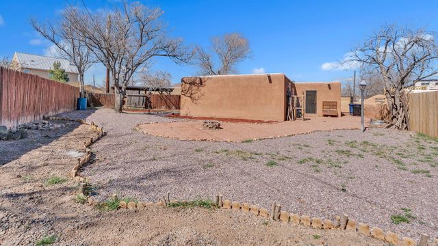 1029 Lynch Court NW, Albuquerque, NM 87104