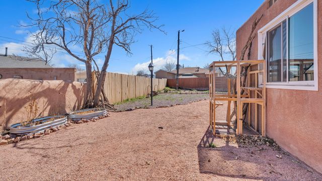 1029 Lynch Court NW, Albuquerque, NM 87104
