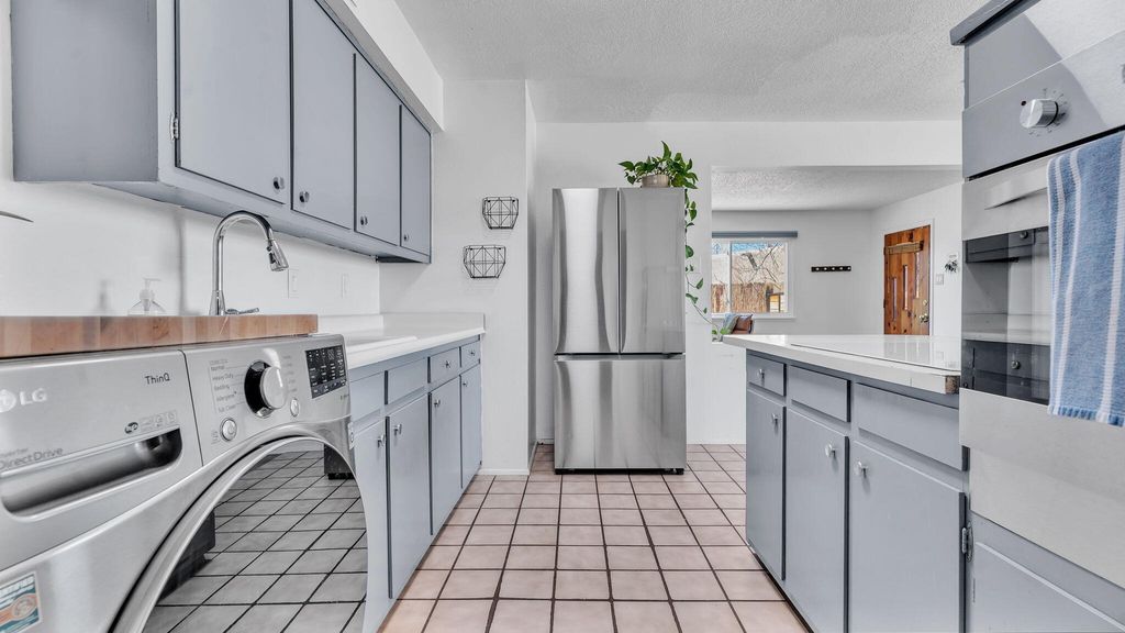 Image 11 of property listing at 1029 Lynch Court NW, Albuquerque, NM 87104