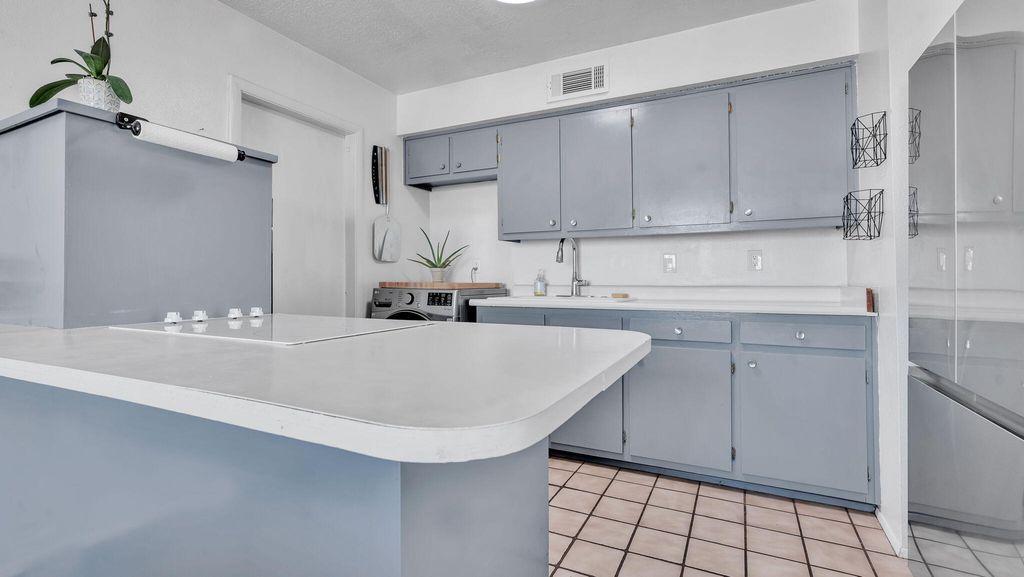 Image 12 of property listing at 1029 Lynch Court NW, Albuquerque, NM 87104