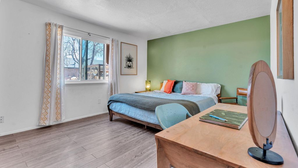 Image 14 of property listing at 1029 Lynch Court NW, Albuquerque, NM 87104