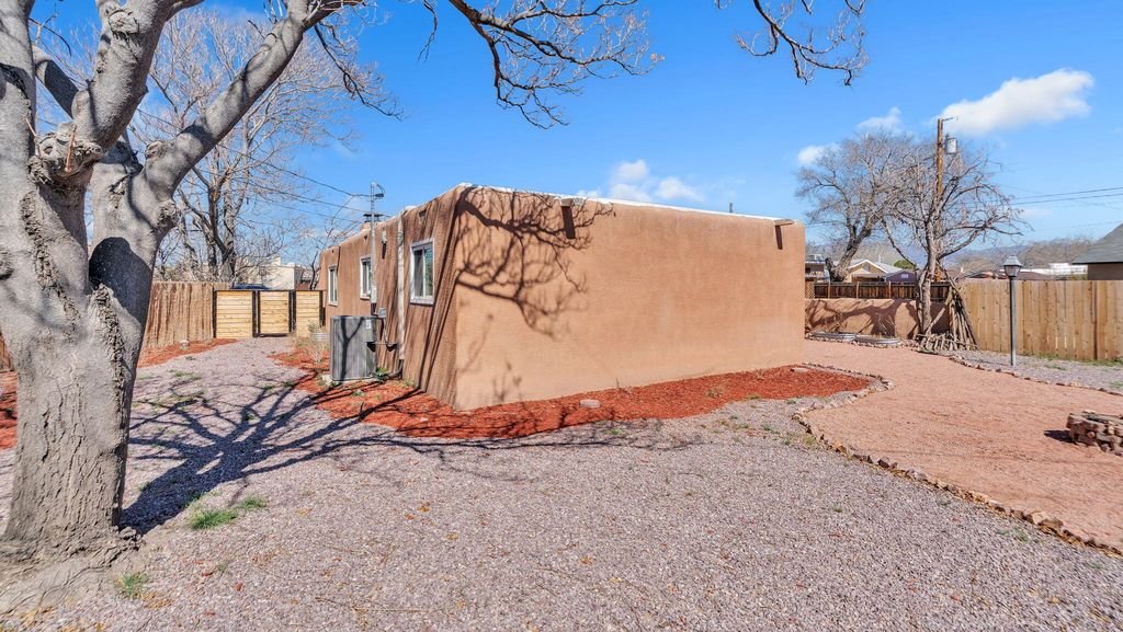 Image 23 of property listing at 1029 Lynch Court NW, Albuquerque, NM 87104