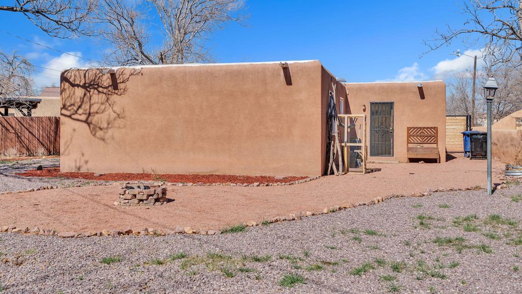 Image 25 of property listing at 1029 Lynch Court NW, Albuquerque, NM 87104