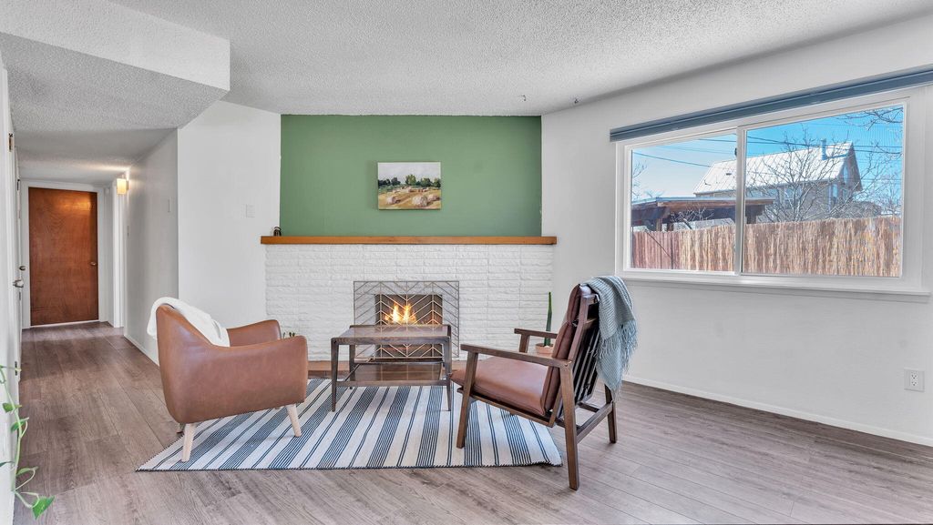 Image 3 of property listing at 1029 Lynch Court NW, Albuquerque, NM 87104