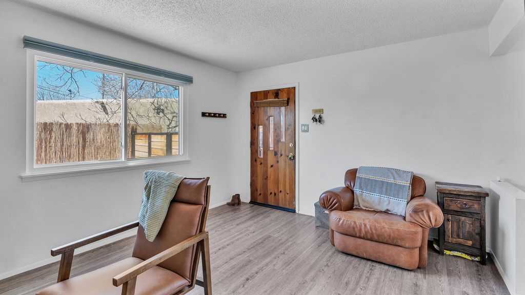 Image 5 of property listing at 1029 Lynch Court NW, Albuquerque, NM 87104