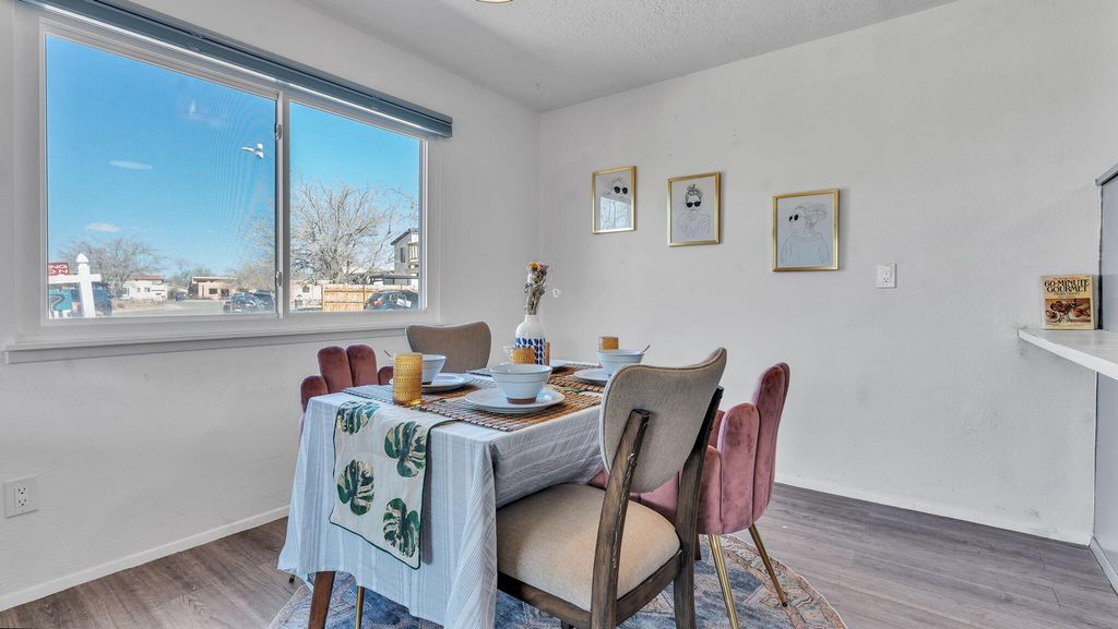 Image 9 of property listing at 1029 Lynch Court NW, Albuquerque, NM 87104