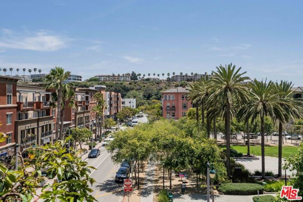 12975 Agustin Place 312, Los Angeles, CA 90094