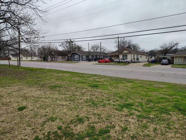 301 E Denton Street, Ennis, TX 75119