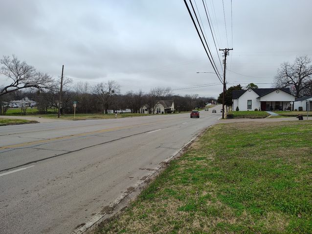 301 E Denton Street, Ennis, TX 75119