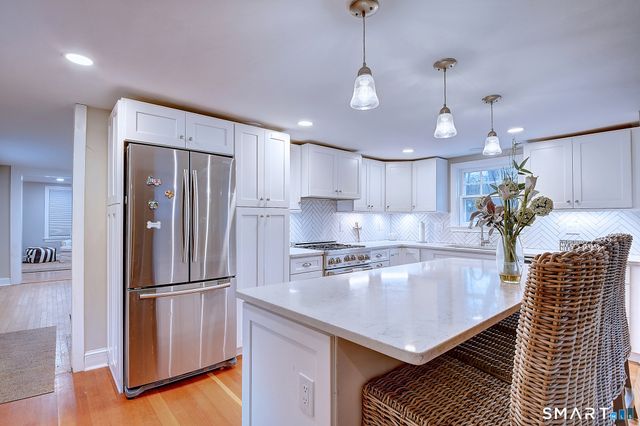 27 Chestnut Hill Road, Newtown, CT 06482