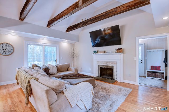 27 Chestnut Hill Road, Newtown, CT 06482