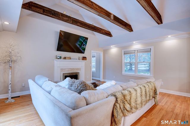 27 Chestnut Hill Road, Newtown, CT 06482