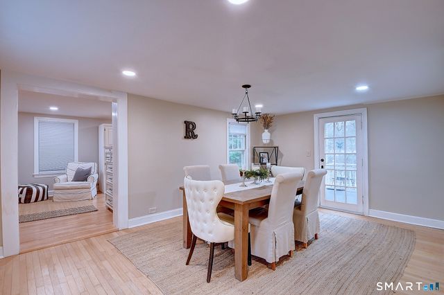 27 Chestnut Hill Road, Newtown, CT 06482