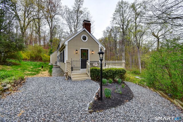 27 Chestnut Hill Road, Newtown, CT 06482