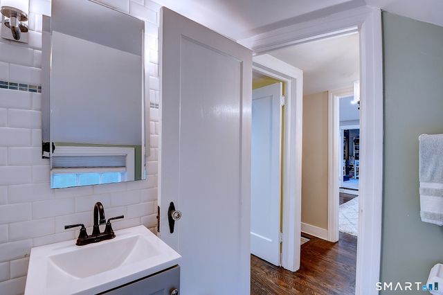 27 Chestnut Hill Road, Newtown, CT 06482