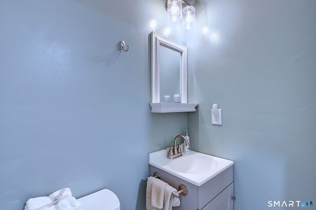 27 Chestnut Hill Road, Newtown, CT 06482