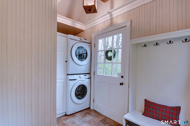 27 Chestnut Hill Road, Newtown, CT 06482