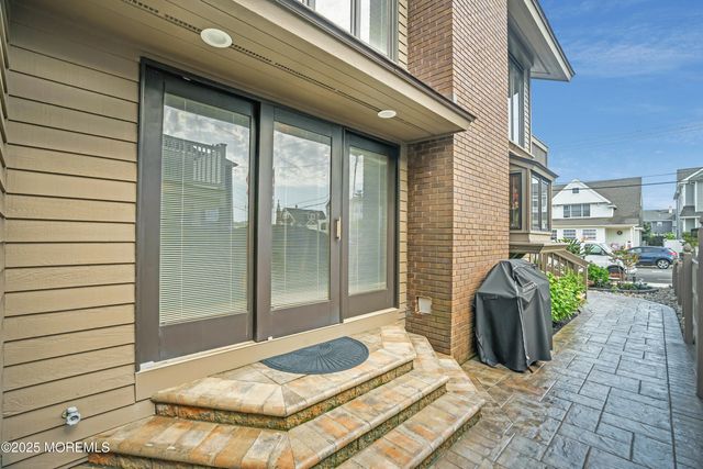 8 Ortley Avenue, Lavallette, NJ 08735