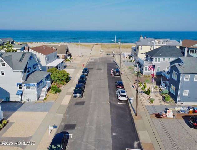 8 Ortley Avenue, Lavallette, NJ 08735