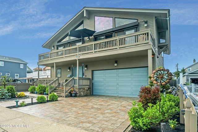 8 Ortley Avenue, Lavallette, NJ 08735