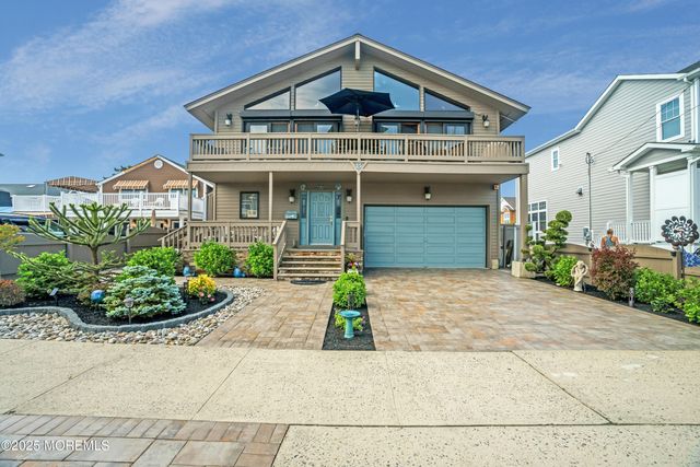 8 Ortley Avenue, Lavallette, NJ 08735
