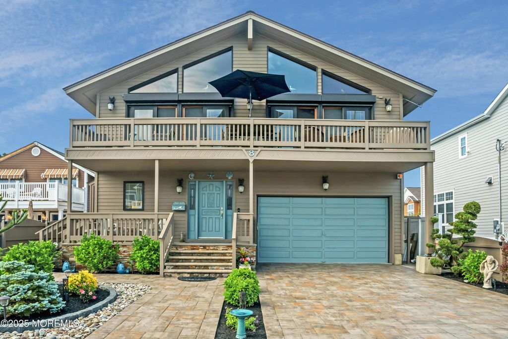 8 Ortley Avenue, Lavallette, NJ 08735