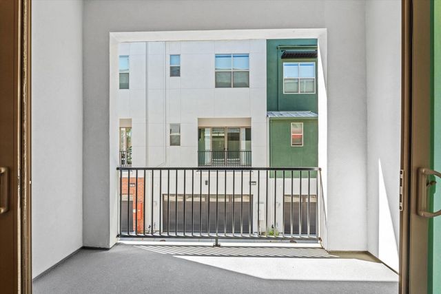 3182 L St, Sacramento, CA 95816