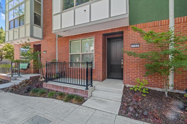 3182 L St, Sacramento, CA 95816