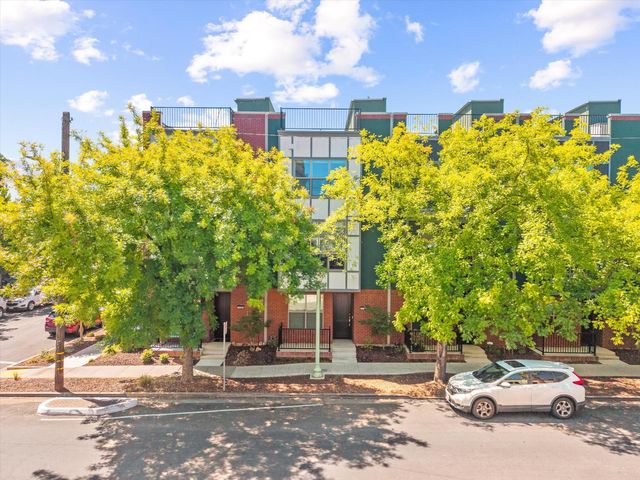 3182 L St, Sacramento, CA 95816