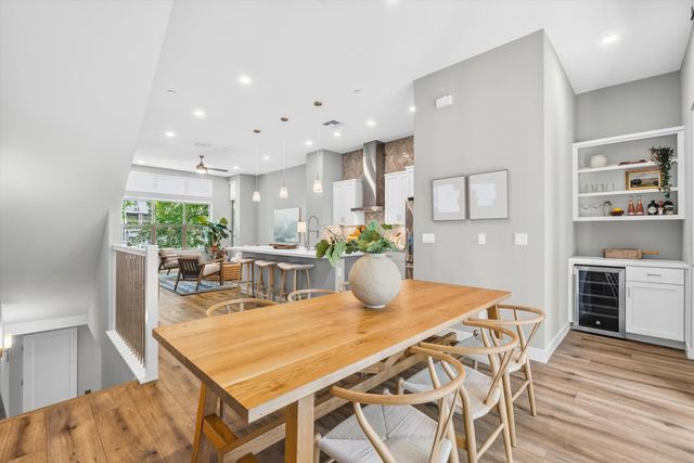 3182 L St, Sacramento, CA 95816