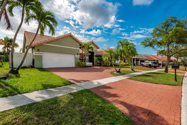 1091 NW 162nd Avenue, Pembroke Pines, FL 33028