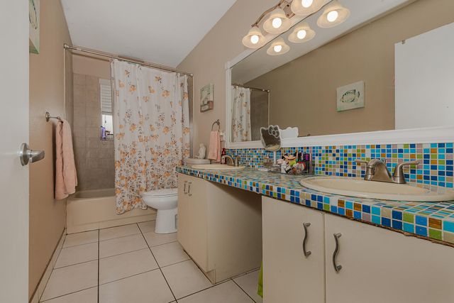 1091 NW 162nd Avenue, Pembroke Pines, FL 33028