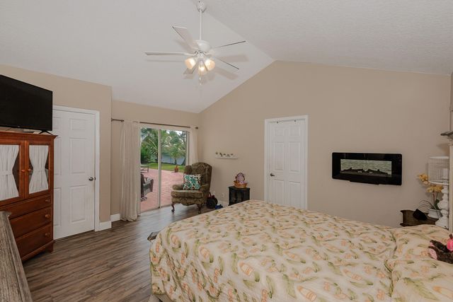 1091 NW 162nd Avenue, Pembroke Pines, FL 33028