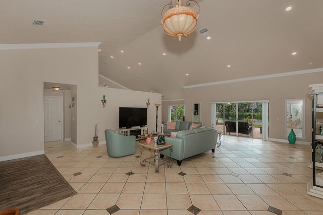 1091 NW 162nd Avenue, Pembroke Pines, FL 33028