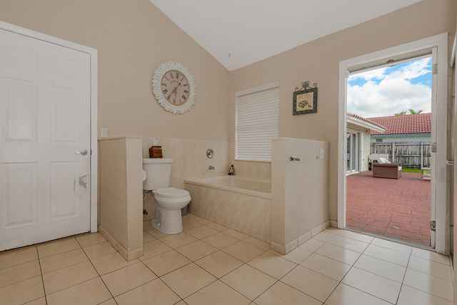 1091 NW 162nd Avenue, Pembroke Pines, FL 33028